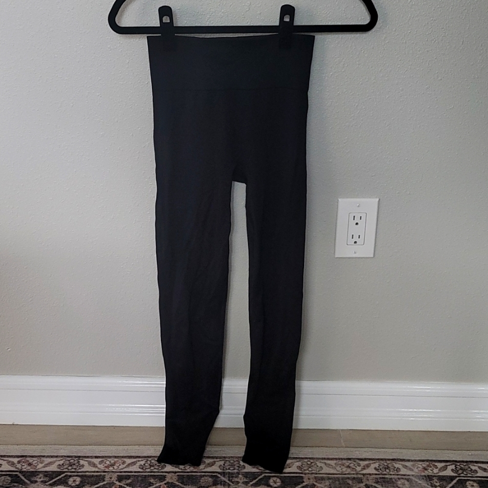 VICTORIA SECRET PINK BLACK SEAMLESS LEGGINGS XS/S